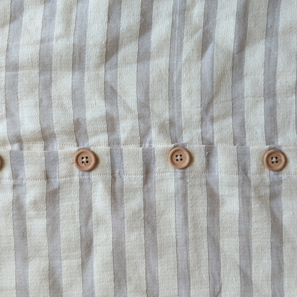 NWT Roolee Striped Cropped Button Up Size Medium - Picture 3 of 7